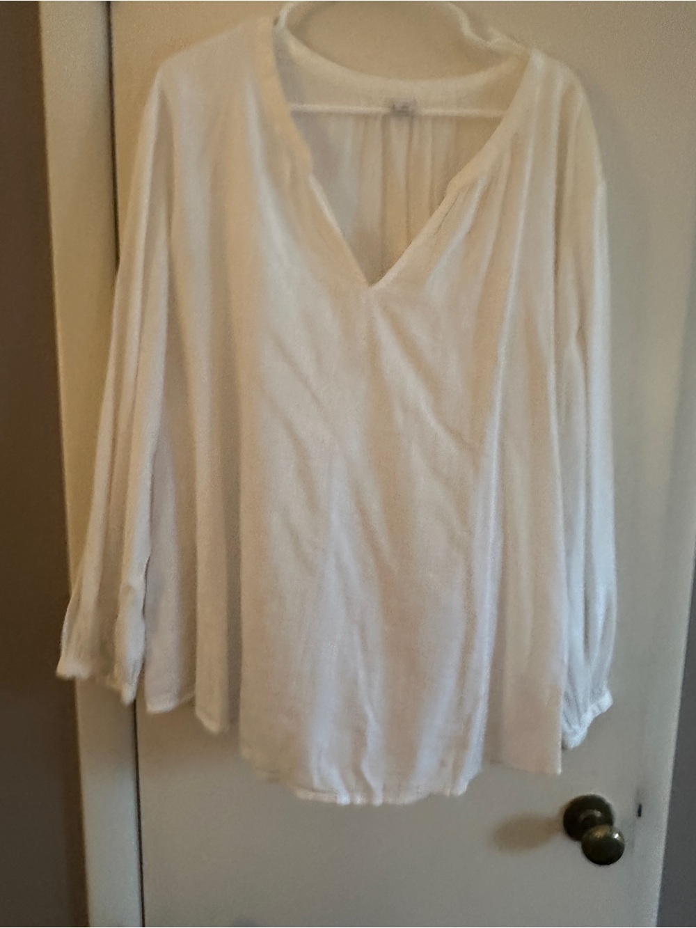 Old Navy White V-Neck Long Sleeve Tunic